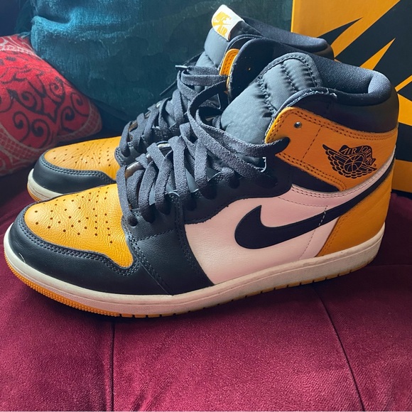 Nike Jordan 1 Retro High OG Taxi Black Sail size 9.5